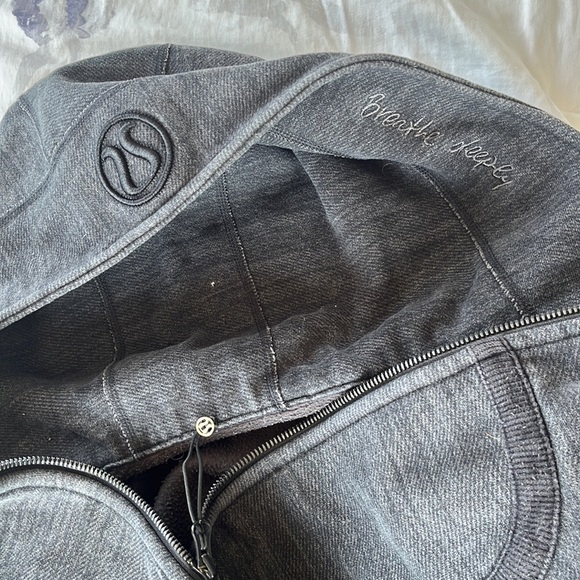 Small Lulu zip up hoodie - Picture 3 of 3